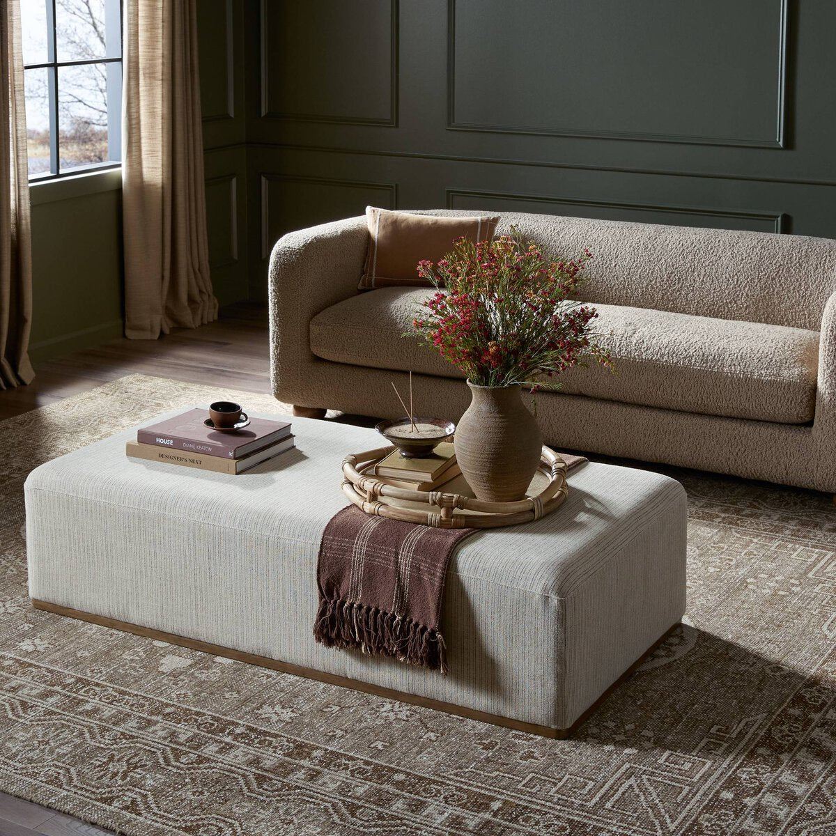 Clive Ottoman, Laine Flint