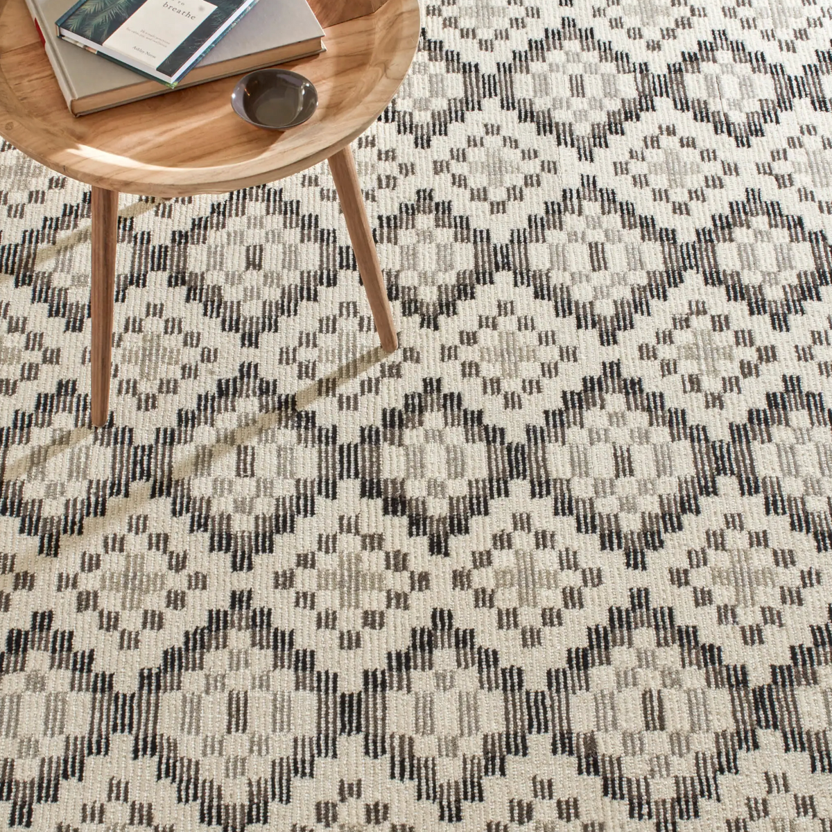 Diamond Cove Black Rug