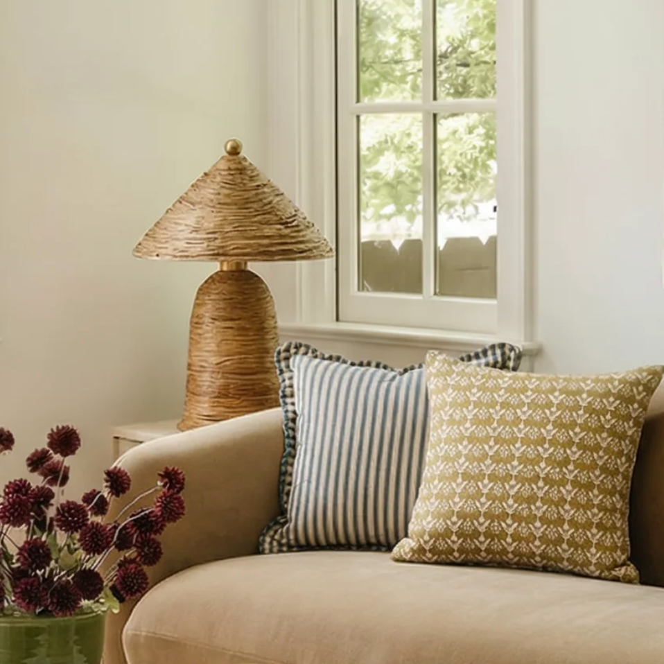 Coconut Fiber Pointed Lamp