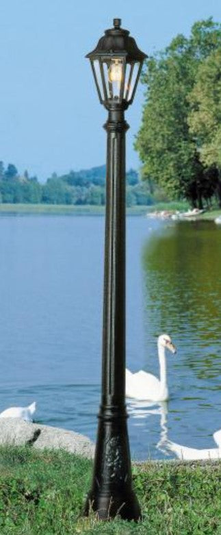 Artu/Rut LED Post w/ Lantern