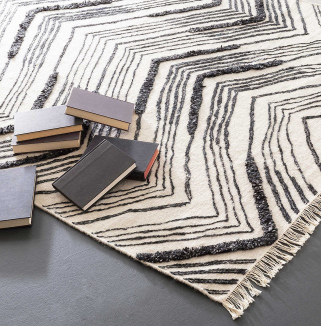 Tasha Ivory/Black Rug