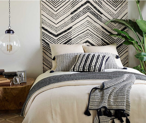Tasha Ivory/Black Rug