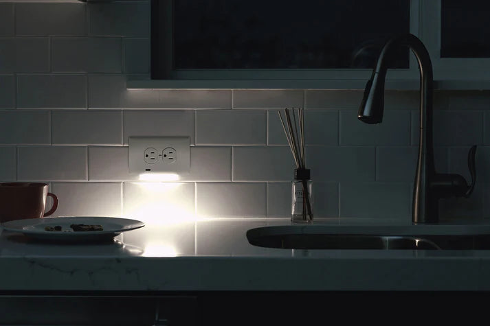 Horizontal Guide Light, Decor